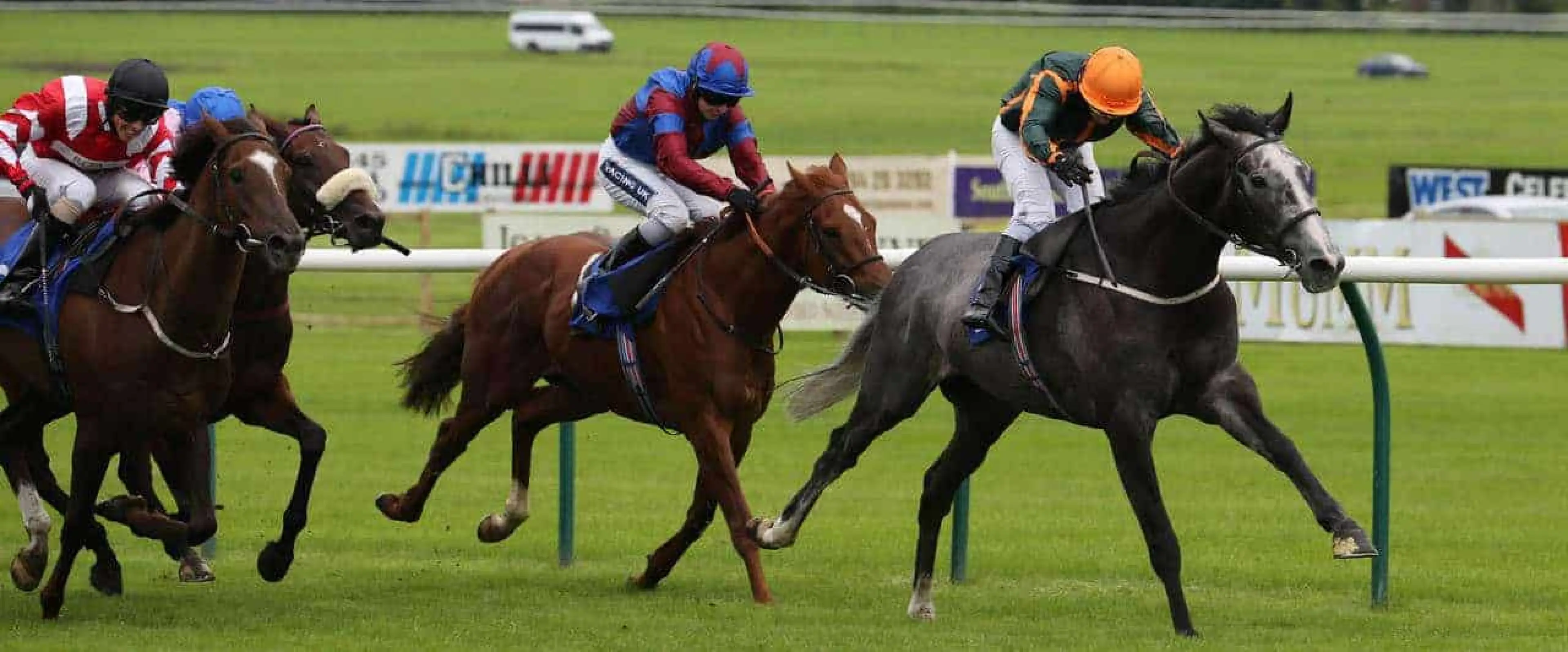 Silvery Moon odds are among Ayr tips for September 15th, while Trinity Star is likewise for best Pontefract bets according to Coral experts.