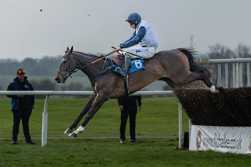 Clear On Top ridden by Sean Bowen at Wincanton