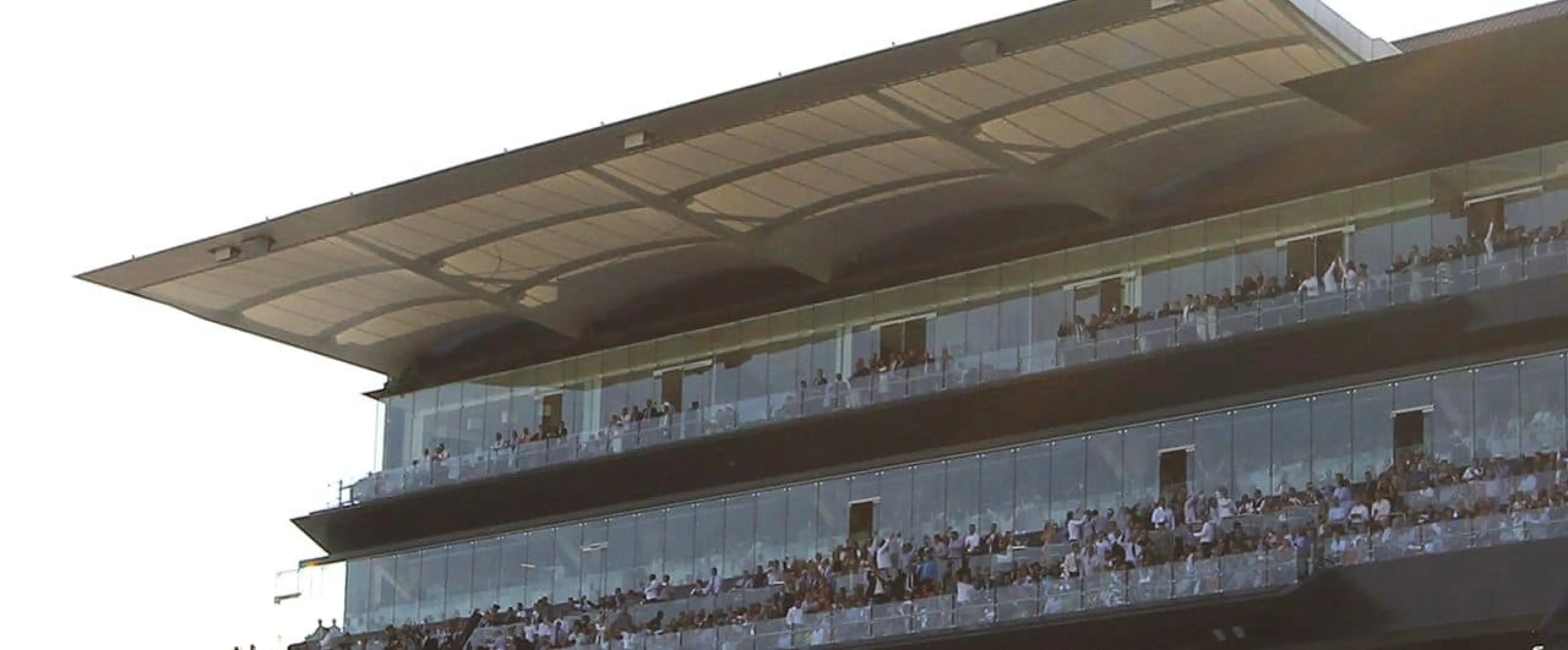 Doomben crowd