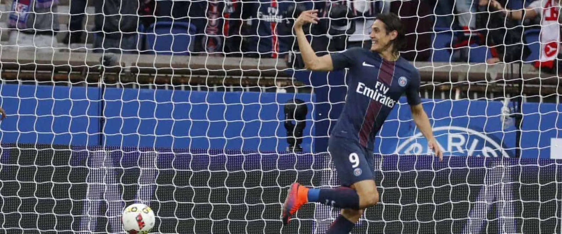 Enjoy Edinson Cavani scorer odds with Coral's bet of the day for October 19.